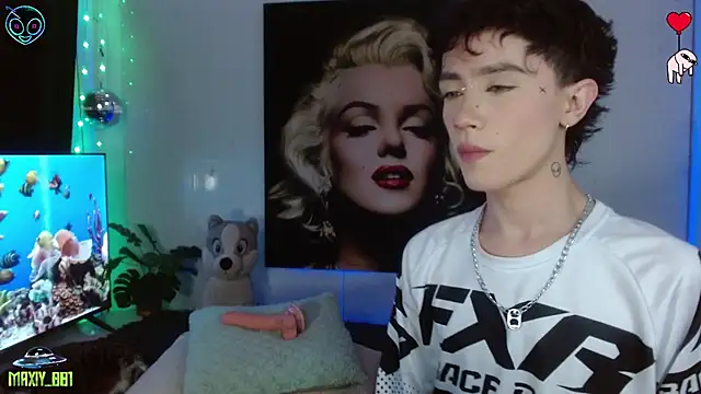 maxiy 001 online show from May 14, 1:45 am