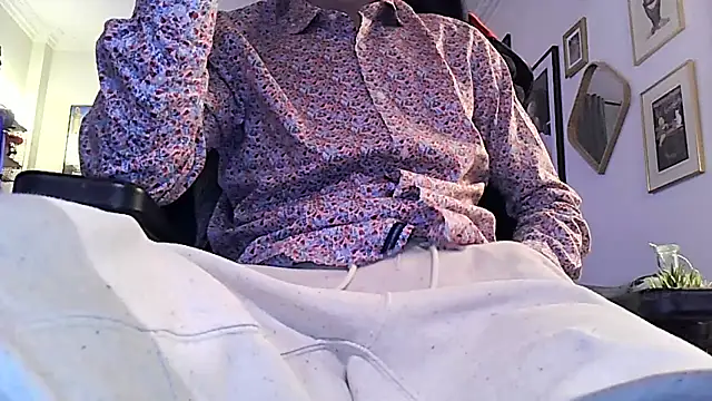 Snapshot of Bigone_uncut chatting on February 13, 5:31 pm Bigone uncut online show from February 13, 5:31 pm