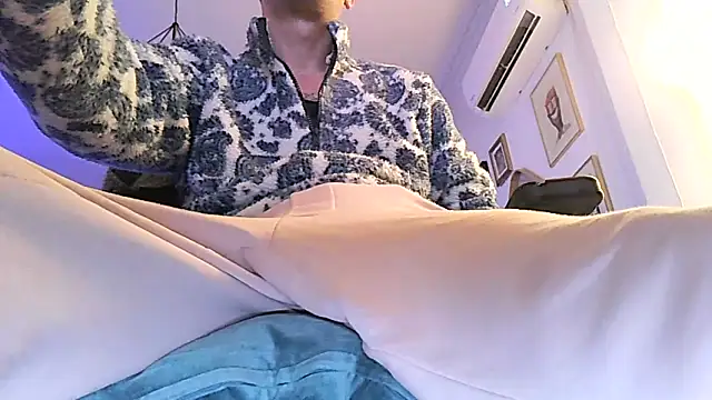 Snapshot of Bigone_uncut chatting on March 31, 5:35 pm Bigone uncut online show from March 31, 5:35 pm