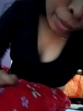 Snapshot of Queen_suman chatting on December 5, 4:42 am Queen suman online show from December 5, 4:42 am