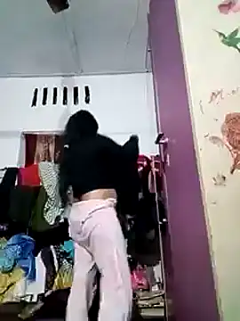 Snapshot of Queen_suman chatting on January 17, 5:11 am Queen suman online show from January 17, 5:11 am