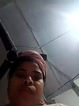 Snapshot of Queen_suman chatting on February 1, 8:18 am Queen suman online show from February 1, 8:18 am