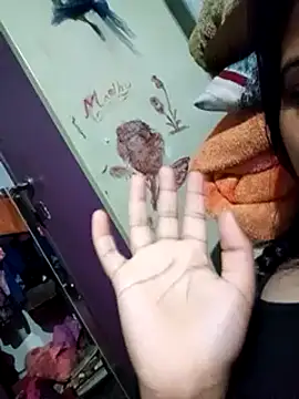 Snapshot of Queen_suman chatting on February 4, 5:31 am Queen suman online show from February 4, 5:31 am