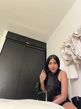 Snapshot of Sweetnaughtygirl_ chatting on June 13, 6:11 am Sweetnaughtygirl online show from June 13, 6:11 am