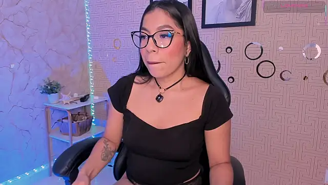 Snapshot of Mia_Gothzx chatting on April 29, 11:11 pm Mia Gothzx online show from April 29, 11:11 pm