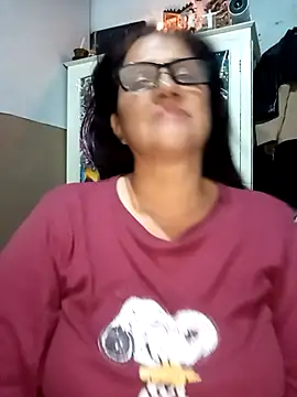 Snapshot of Edged_Hot69 chatting on March 17, 2:05 am Edged Hot69 online show from March 17, 2:05 am