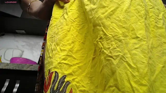 iniyalaboni online show from October 17, 8:00 pm