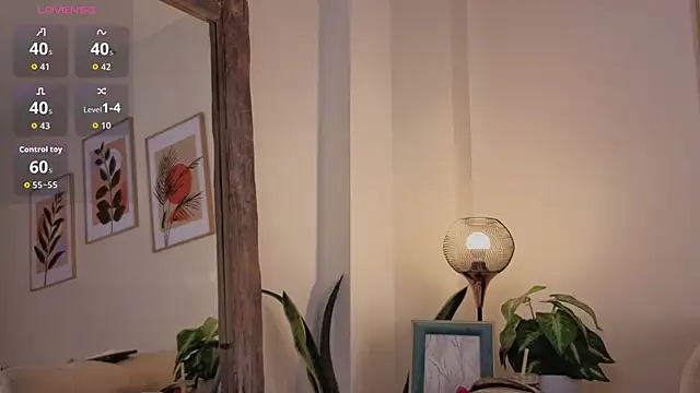 Snapshot of DahianaWalcott chatting on October 15, 7:36 pm DahianaWalcott online show from October 15, 7:36 pm