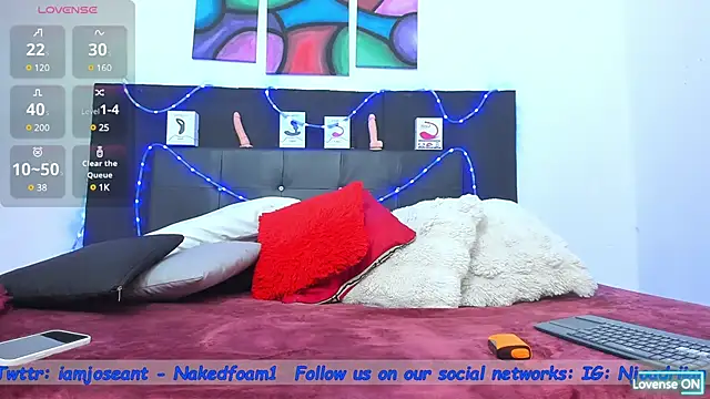 Snapshot of toyboys1 chatting on January 9, 1:50 am toyboys1 online show from January 9, 1:50 am