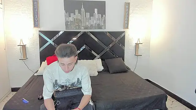 Snapshot of toyboys1 chatting on September 22, 3:08 am toyboys1 online show from September 22, 3:08 am