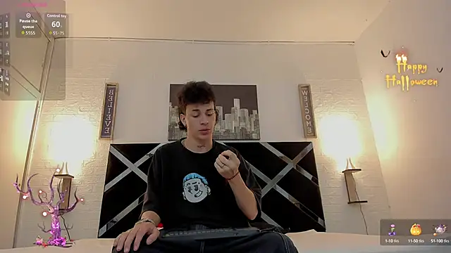 Snapshot of toyboys1 chatting on October 15, 3:17 am toyboys1 online show from October 15, 3:17 am