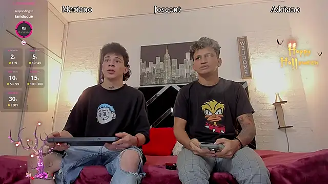 Snapshot of toyboys1 chatting on October 18, 4:26 am toyboys1 online show from October 18, 4:26 am