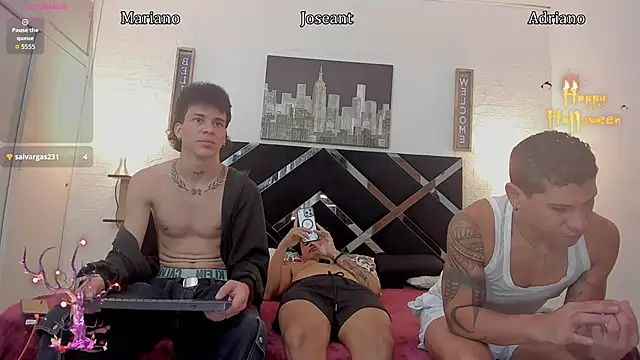 Snapshot of toyboys1 chatting on October 21, 5:08 am toyboys1 online show from October 21, 5:08 am