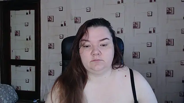 Snapshot of TasyaBigTTs chatting on December 2, 5:46 am TasyaBigTTs online show from December 2, 5:46 am