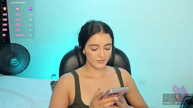 Snapshot of Adhara-zanne chatting on June 19, 4:11 pm Adhara-zanne online show from June 19, 4:11 pm