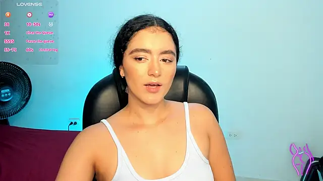 Snapshot of Adhara-zanne chatting on July 1, 9:11 am Adhara-zanne online show from July 1, 9:11 am