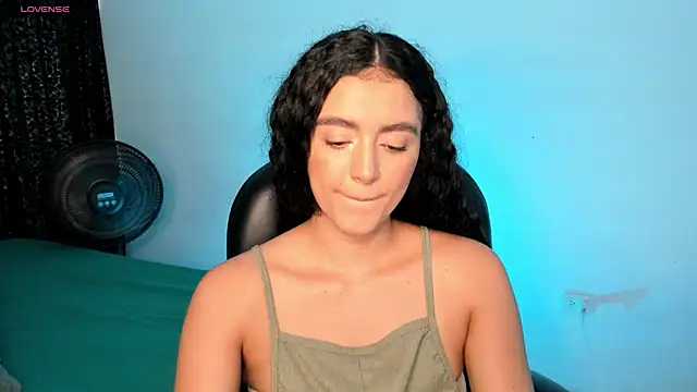 Snapshot of Adhara-zanne chatting on July 16, 2:56 pm Adhara-zanne online show from July 16, 2:56 pm