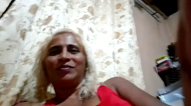 Snapshot of Goodgirlsue_77 chatting on March 3, 6:44 pm Goodgirlsue 77 online show from March 3, 6:44 pm