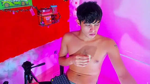 LilOwen  online show from September 25, 7:17 pm