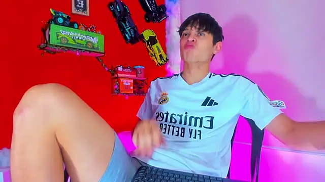 LilOwen  online show from October 4, 7:01 pm