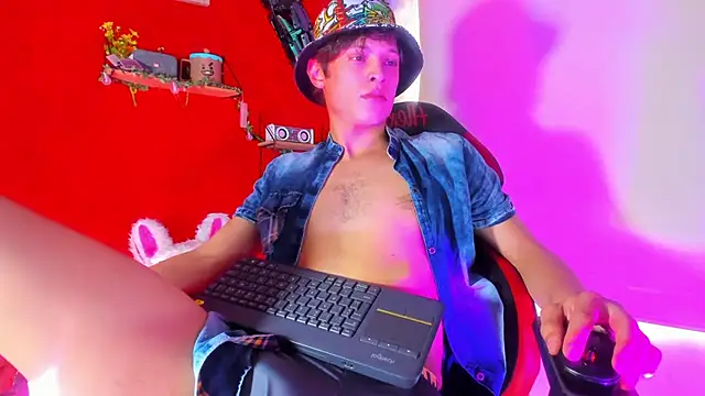 LilOwen  online show from December 3, 7:01 pm