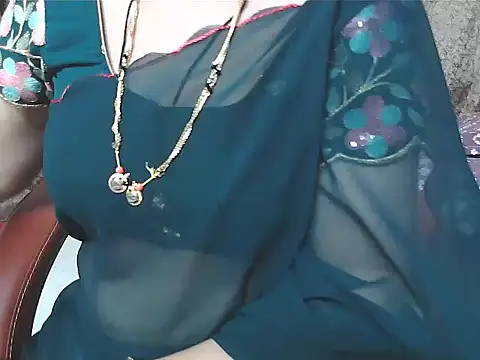 Snapshot of sunitha-3 chatting on October 18, 5:35 pm sunitha-3 online show from October 18, 5:35 pm