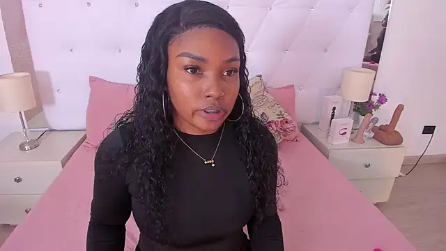 Isla Scott online show from October 12, 11:20 am