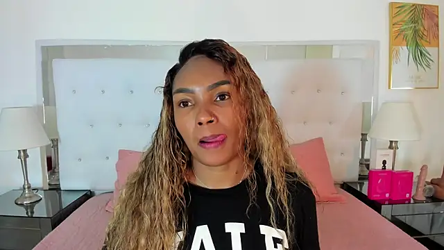 Isla Scott online show from May 21, 11:39 am