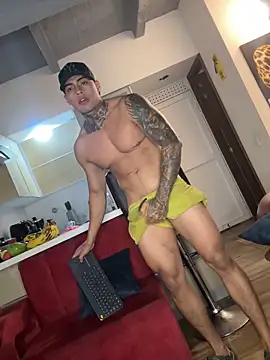 Snapshot of Dominiofit chatting on October 10, 2:43 am Dominiofit online show from October 10, 2:43 am