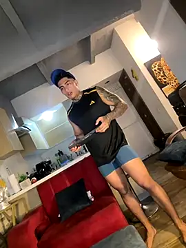 Snapshot of Dominiofit chatting on October 15, 2:11 am Dominiofit online show from October 15, 2:11 am