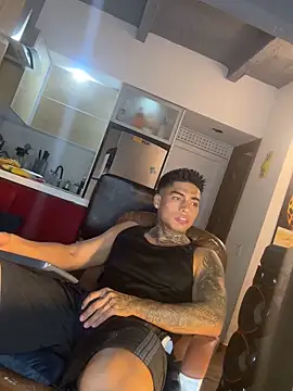 Snapshot of Dominiofit chatting on October 19, 12:33 am Dominiofit online show from October 19, 12:33 am