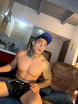 Snapshot of Dominiofit chatting on October 25, 12:40 am Dominiofit online show from October 25, 12:40 am