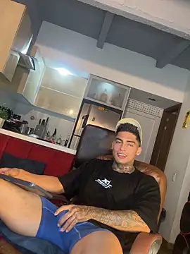 Snapshot of Dominiofit chatting on October 27, 1:53 am Dominiofit online show from October 27, 1:53 am