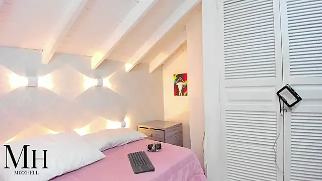 MizzHell online show from November 6, 12:50 pm