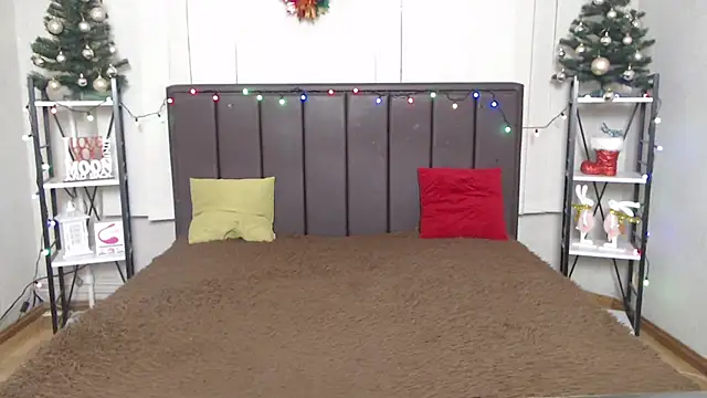 JasmineKouch online show from December 25, 6:19 pm