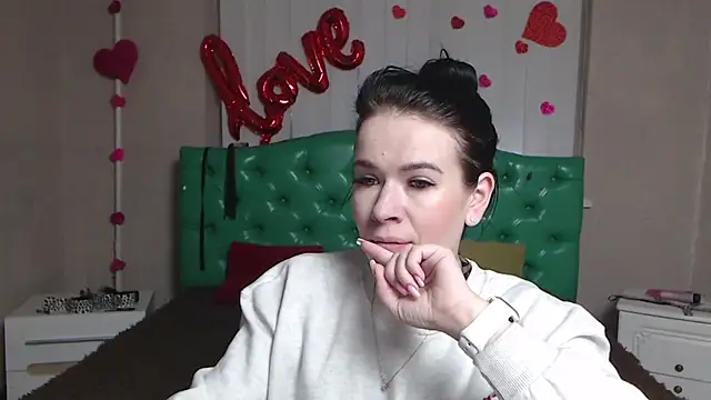 JasmineKouch online show from February 11, 6:18 am