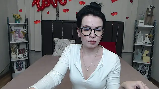 JasmineKouch online show from March 13, 7:15 am