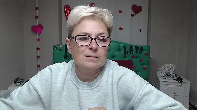 EmiliaGree online show from October 5, 5:00 pm