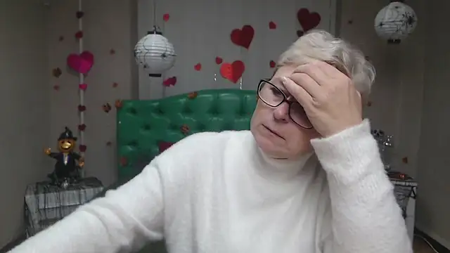 EmiliaGree online show from November 9, 6:01 am