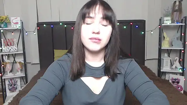 LauraHlot online show from January 28, 7:10 pm