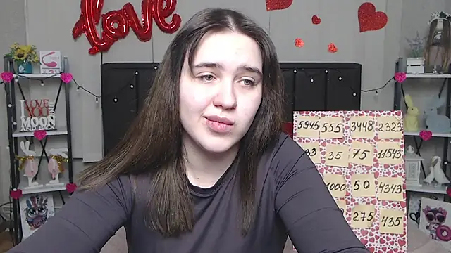 LauraHlot online show from March 1, 9:15 pm