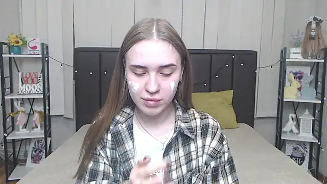 LauraHlot online show from October 13, 5:40 am