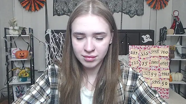 LauraHlot online show from October 25, 5:40 pm