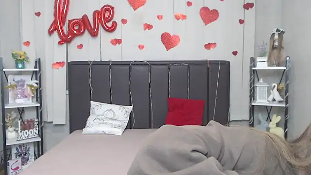 LauraHlot online show from March 4, 6:19 am