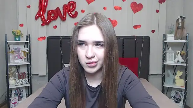 LauraHlot online show from March 10, 6:35 pm