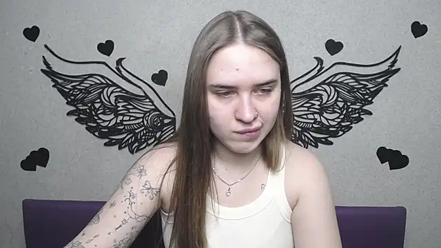 LauraHlot online show from May 6, 5:46 am