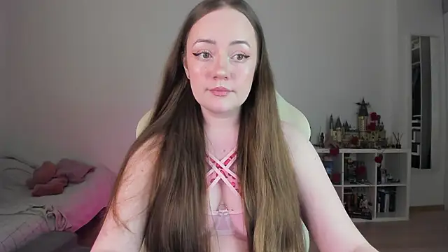 Snapshot of WalkingGirl chatting on February 14, 12:29 am WalkingGirl online show from February 14, 12:29 am