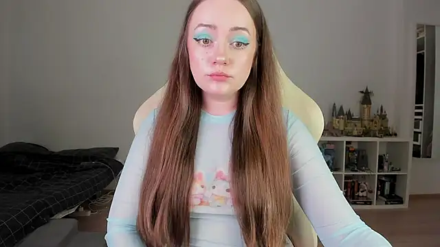 Snapshot of WalkingGirl chatting on March 19, 3:38 pm WalkingGirl online show from March 19, 3:38 pm