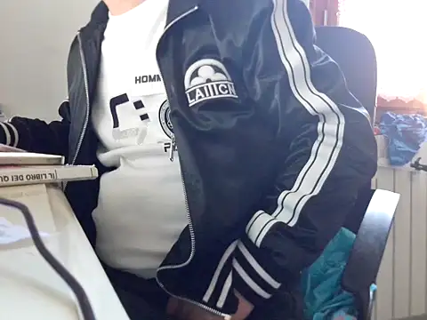 Snapshot of zwc147369 chatting on October 3, 3:42 pm zwc147369 online show from October 3, 3:42 pm