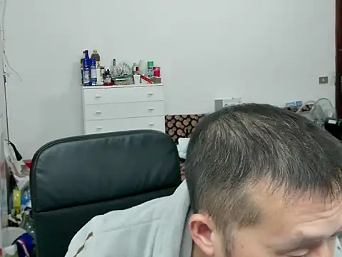 Snapshot of zwc147369 chatting on December 14, 7:51 pm zwc147369 online show from December 14, 7:51 pm